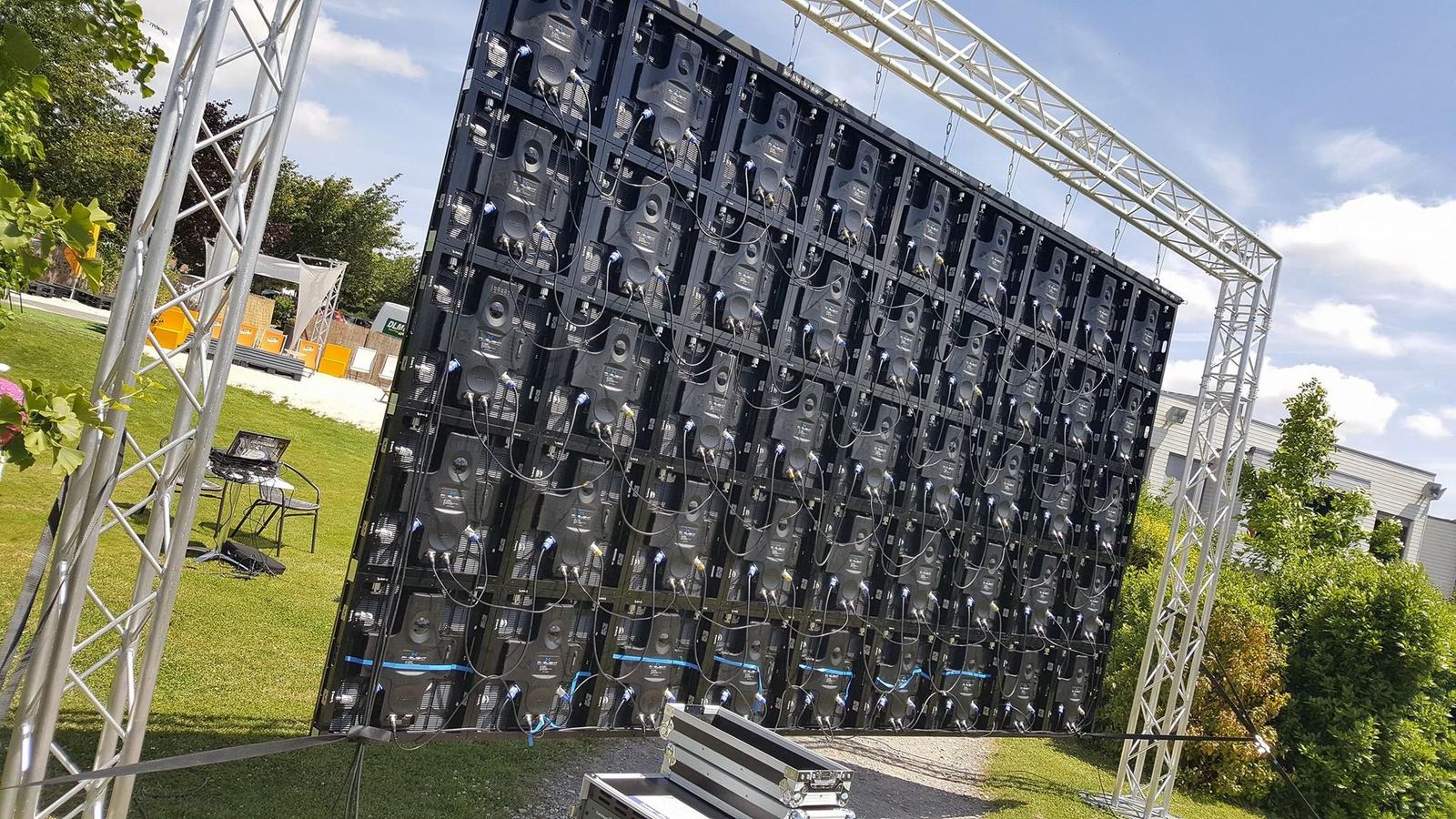 Câblage arrière d'un mur LED suspendu